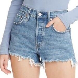 Levi's Cut Off Style Denim Shorts in Light Wash Size 16 💙